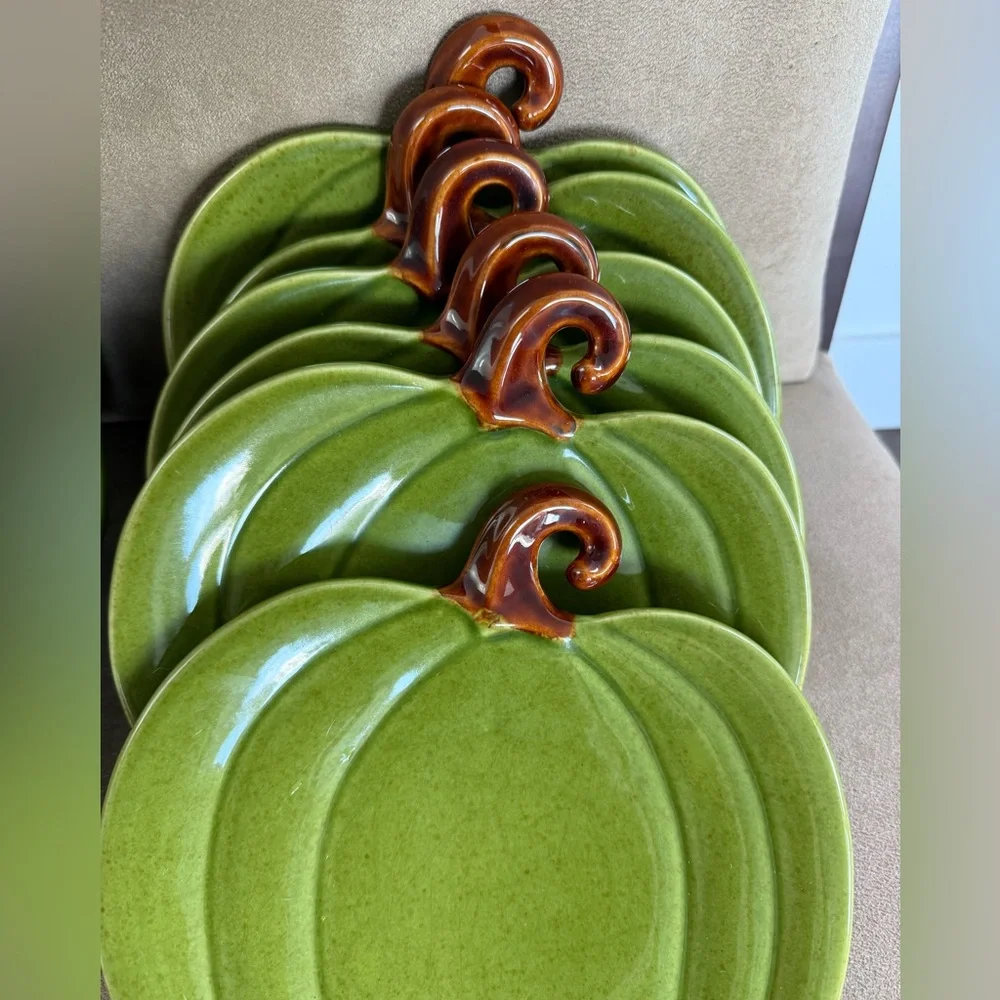 WILLIAM SONOMA green gourd plates
